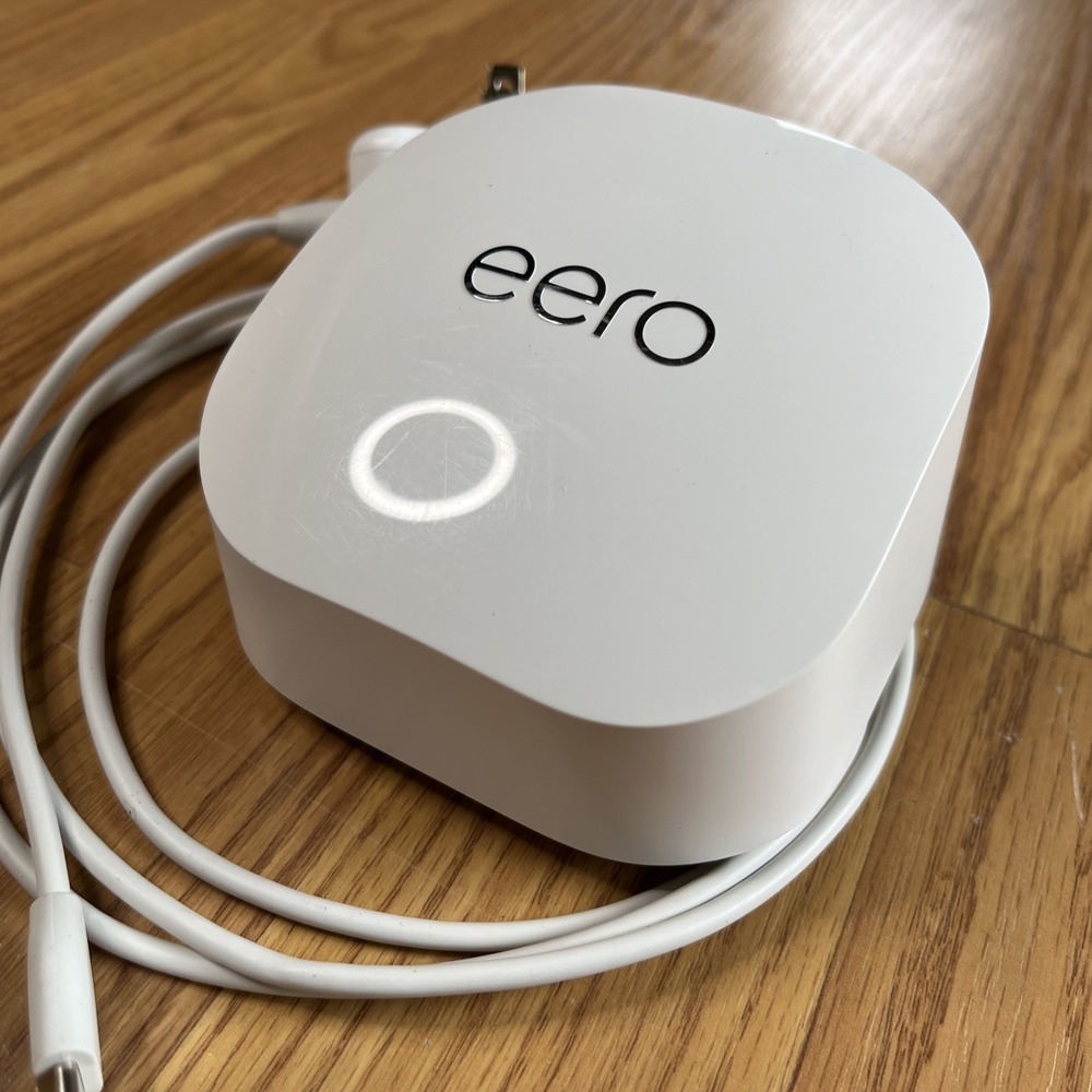 EERO R010001 6 Plus Dual Band Mesh Wi-fi System Router WHITE with Charger - Picture 6 of 7